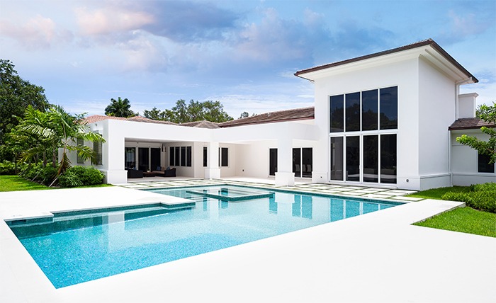 Backyard,Of,A,Modern,House,With,Swimming,Pool